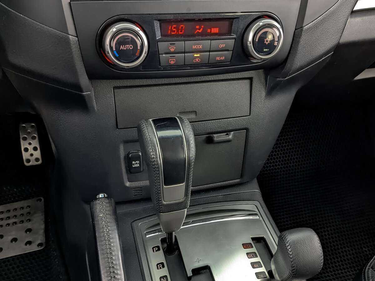 Mitsubishi Pajero 2013 года с пробегом. Фото: #25