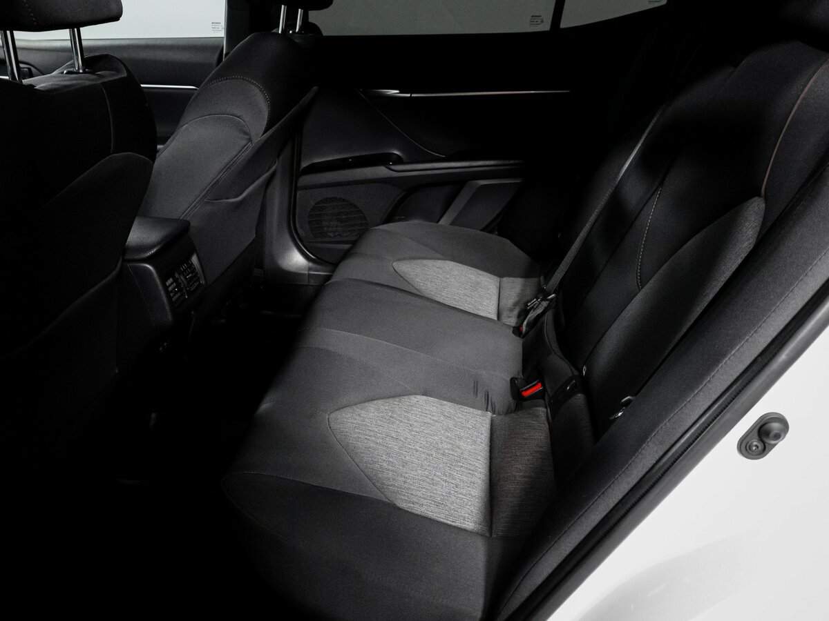 Toyota Camry 2019 года с пробегом. Фото: #9