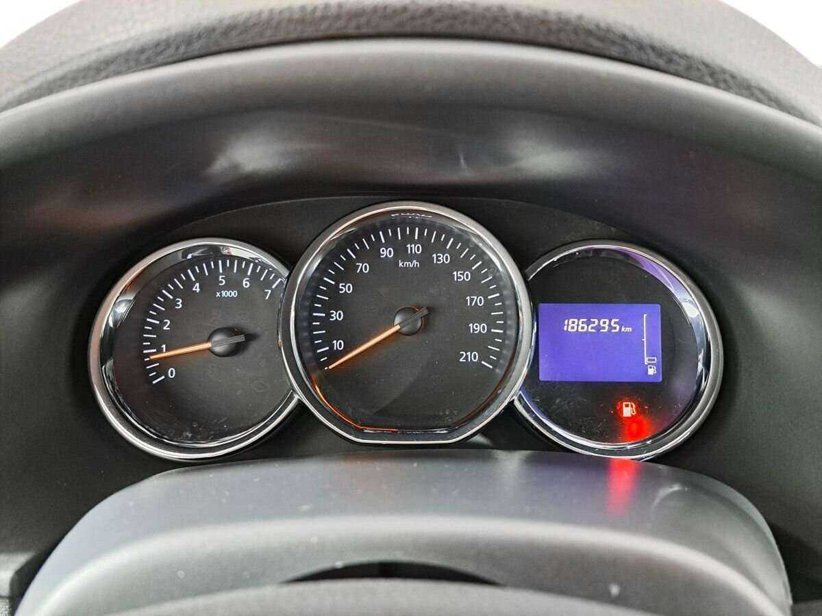 Renault Sandero 2015 года с пробегом. Фото: #10