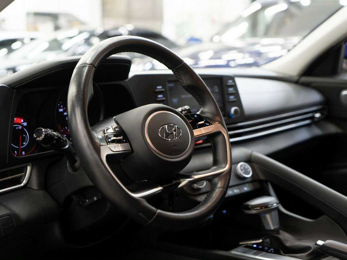 Hyundai Elantra 2021 года с пробегом. Фото: #5