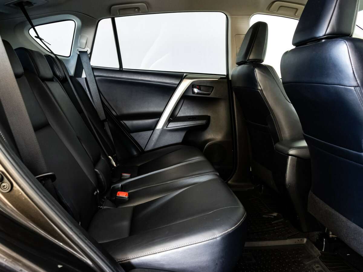 Toyota RAV4 2015 года с пробегом. Фото: #15