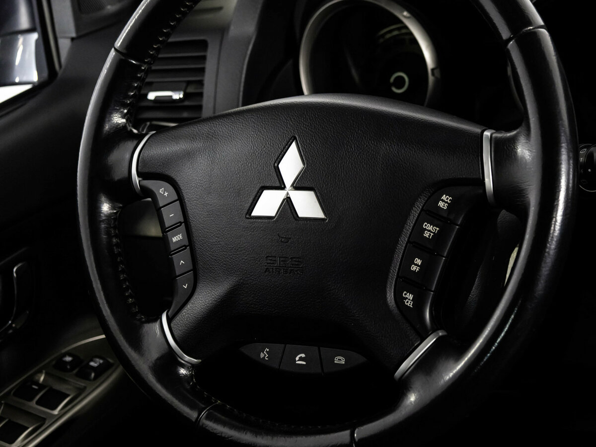 Mitsubishi Pajero 2017 года с пробегом. Фото: #12