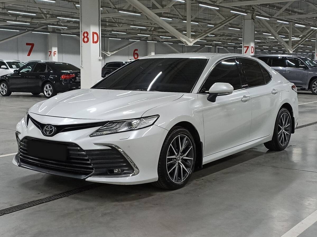 Toyota Camry 2021 года с пробегом. Посмотреть фото