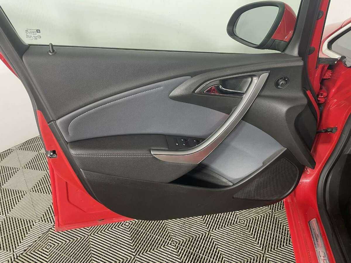 Opel Astra 2013 года с пробегом. Фото: #7