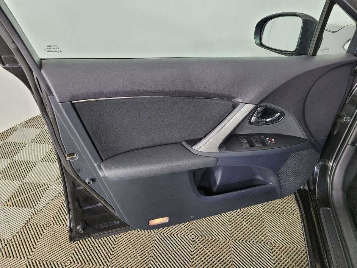 Toyota Avensis 2012 года с пробегом. Фото: #7