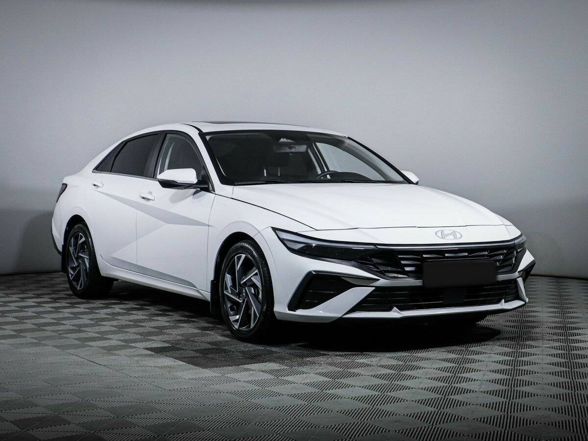 Hyundai Elantra 2024 года с пробегом. Фото: #2