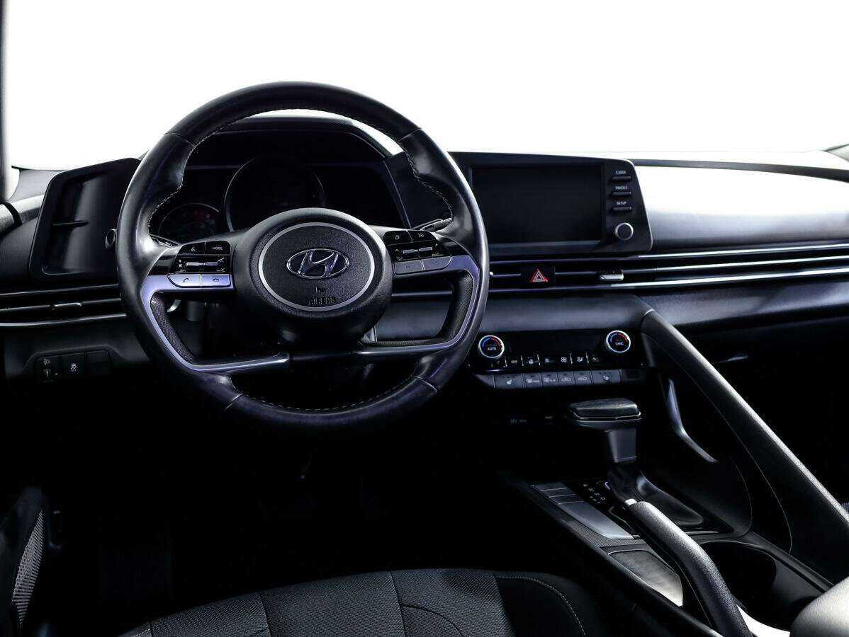 Hyundai Elantra 2021 года с пробегом. Фото: #12