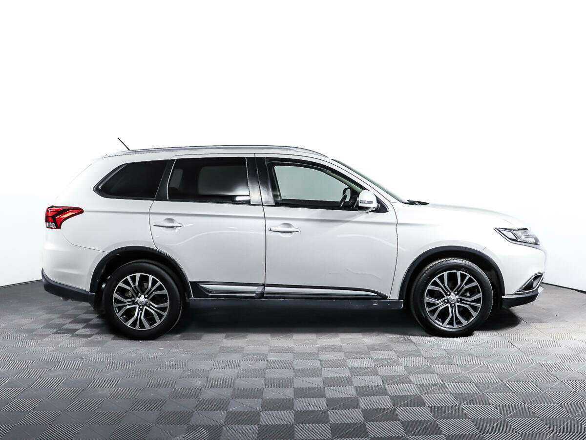 Mitsubishi Outlander 2016 года с пробегом. Фото: #2