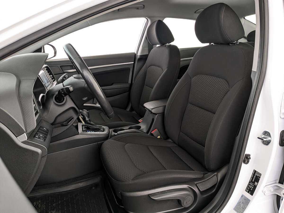 Hyundai Elantra 2020 года с пробегом. Фото: #15