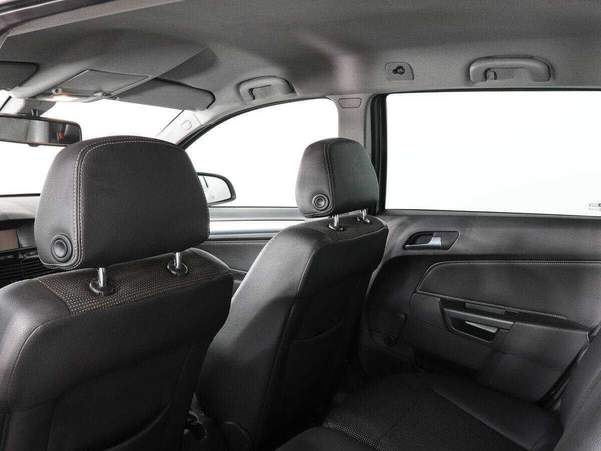 Opel Astra 2012 года с пробегом. Фото: #7