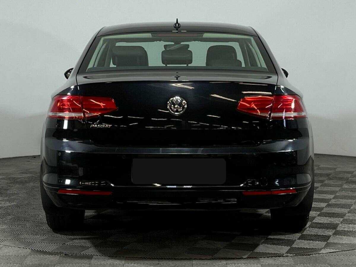 Volkswagen Passat 2018 года с пробегом. Фото: #4