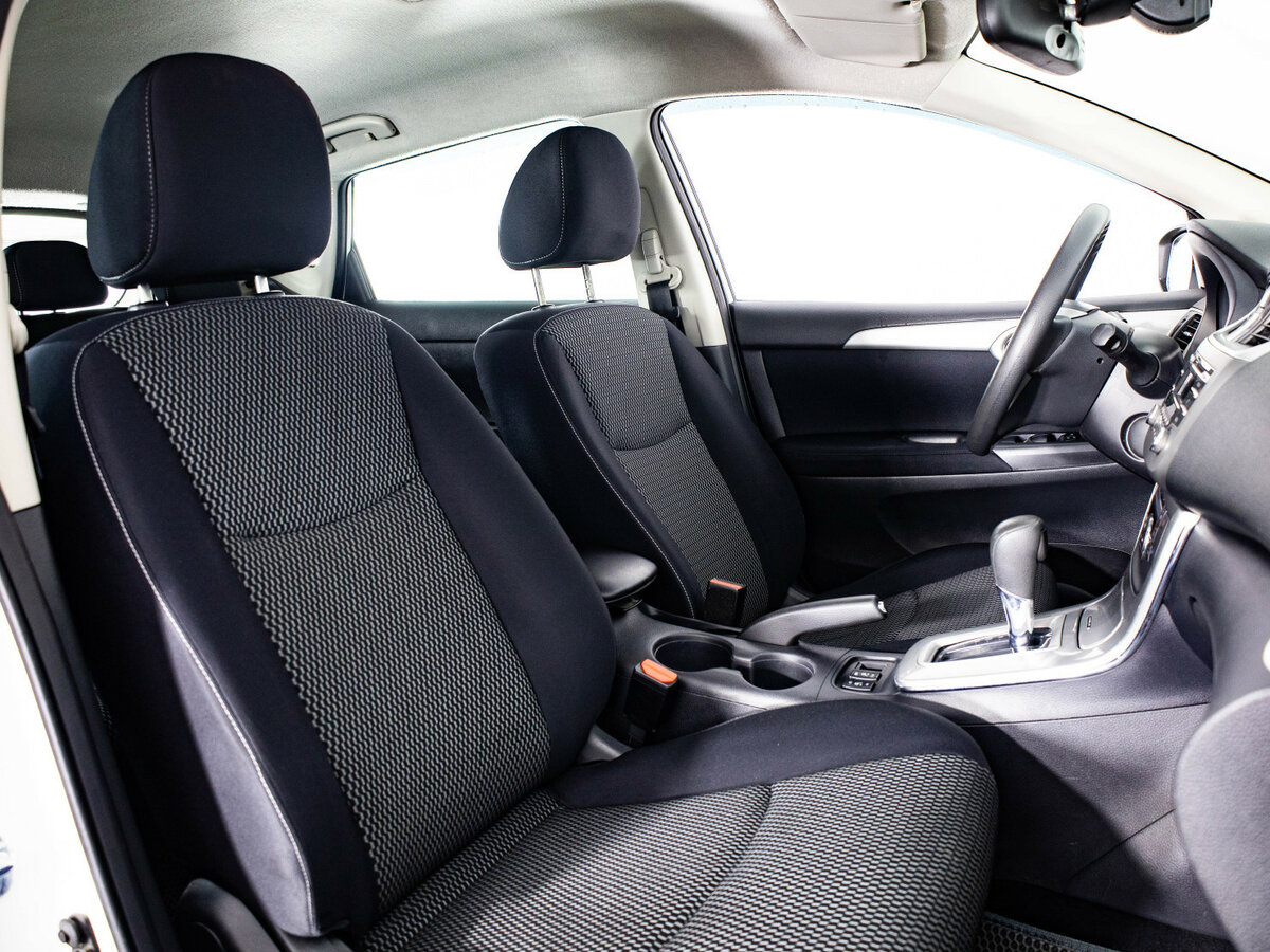 Nissan Tiida 2015 года с пробегом. Фото: #10