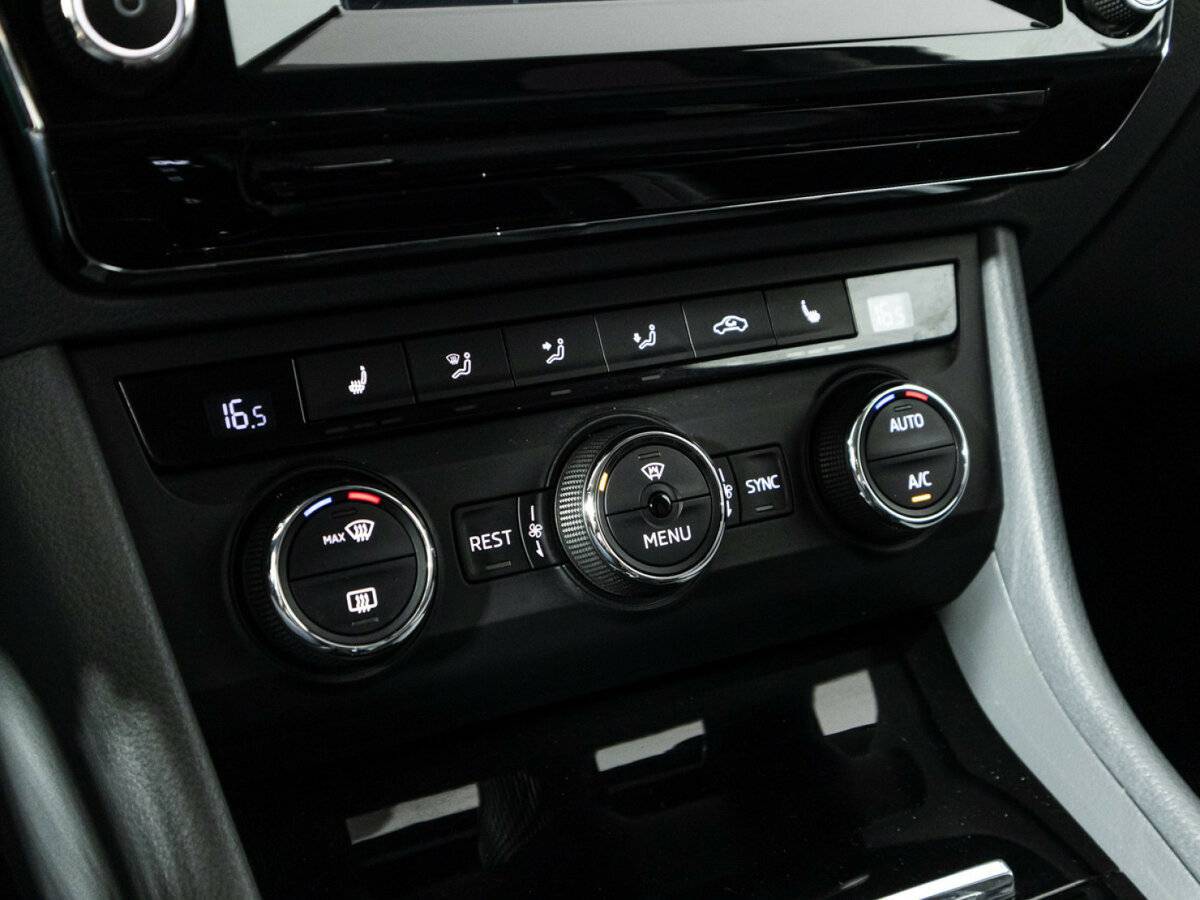 Skoda Superb 2015 года с пробегом. Фото: #17