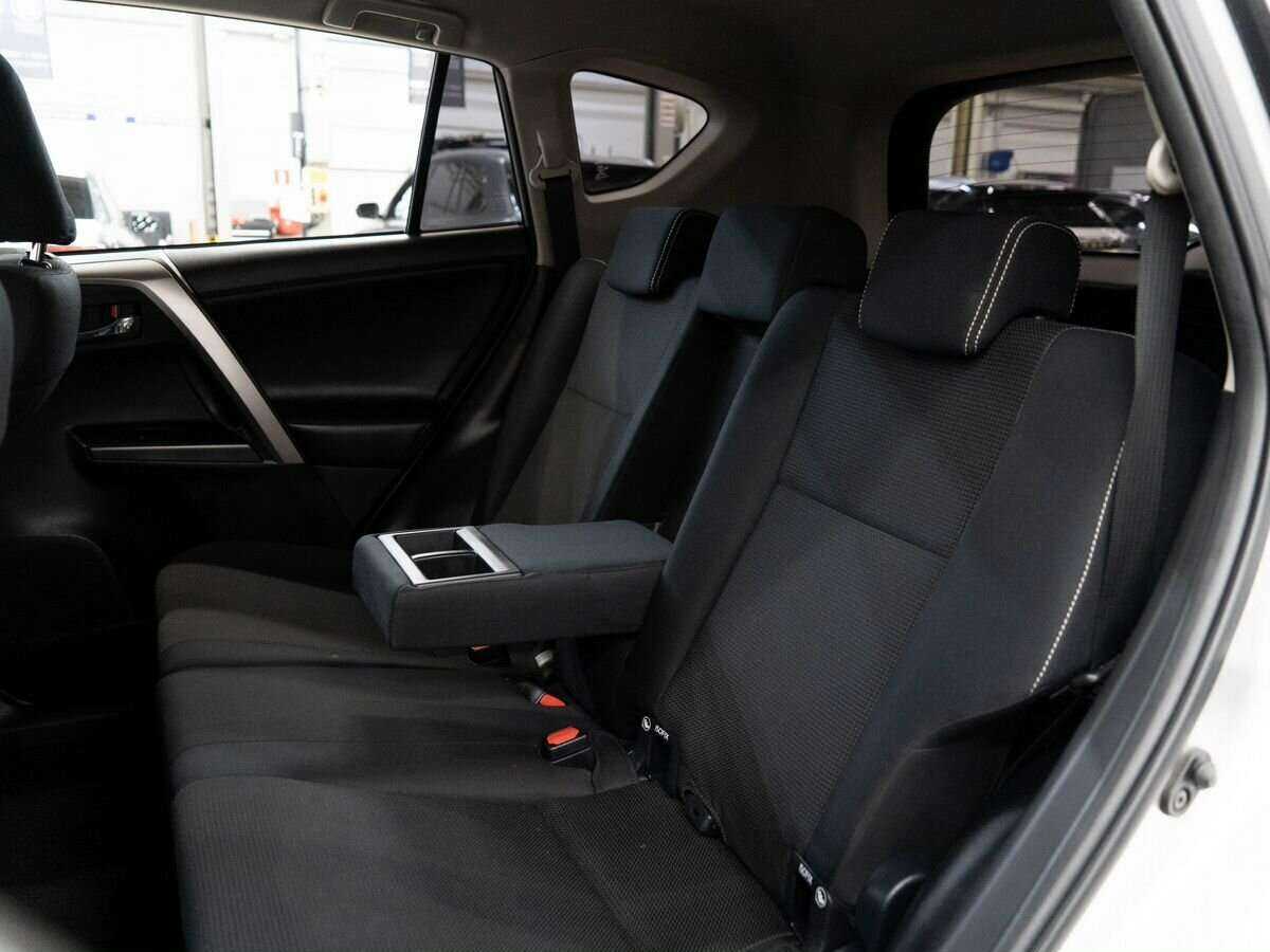 Toyota RAV4 2016 года с пробегом. Фото: #6