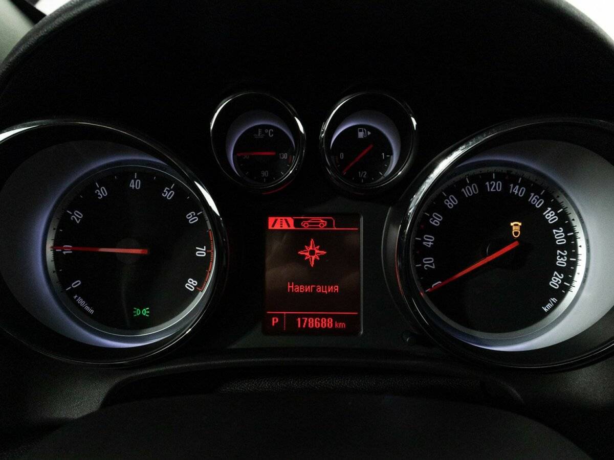 Opel Astra 2013 года с пробегом. Фото: #11