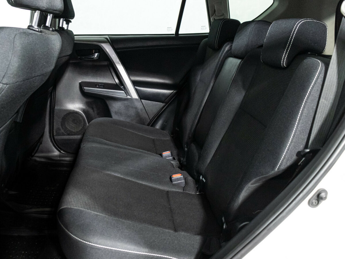 Toyota RAV4 2017 года с пробегом. Фото: #9