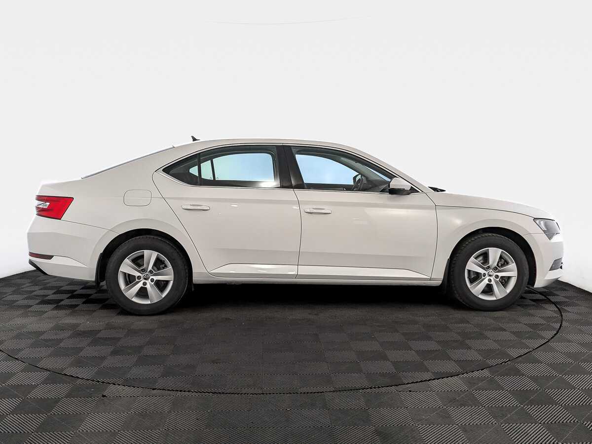Skoda Superb 2017 года с пробегом. Фото: #3
