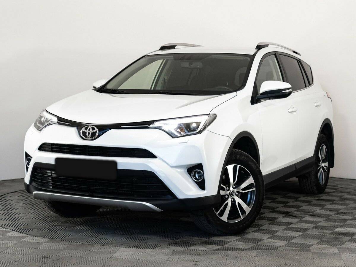 Toyota RAV4 2018 года с пробегом. Посмотреть фото