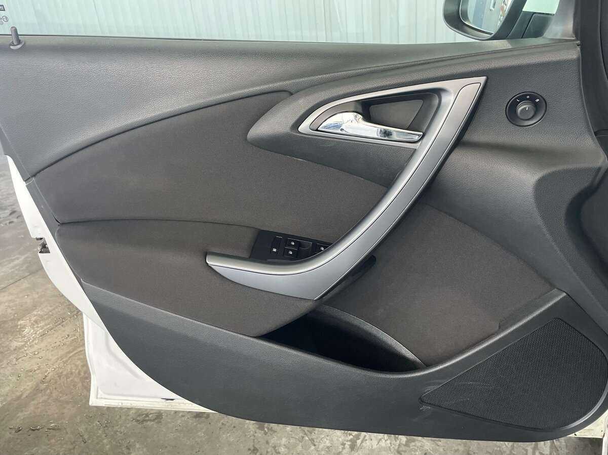 Opel Astra 2012 года с пробегом. Фото: #19