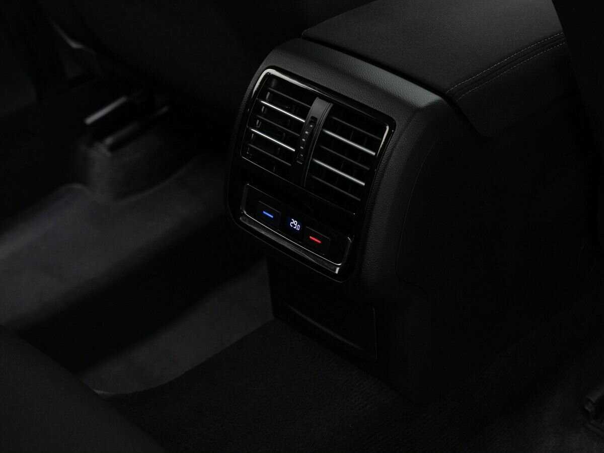 Volkswagen Passat 2018 года с пробегом. Фото: #9