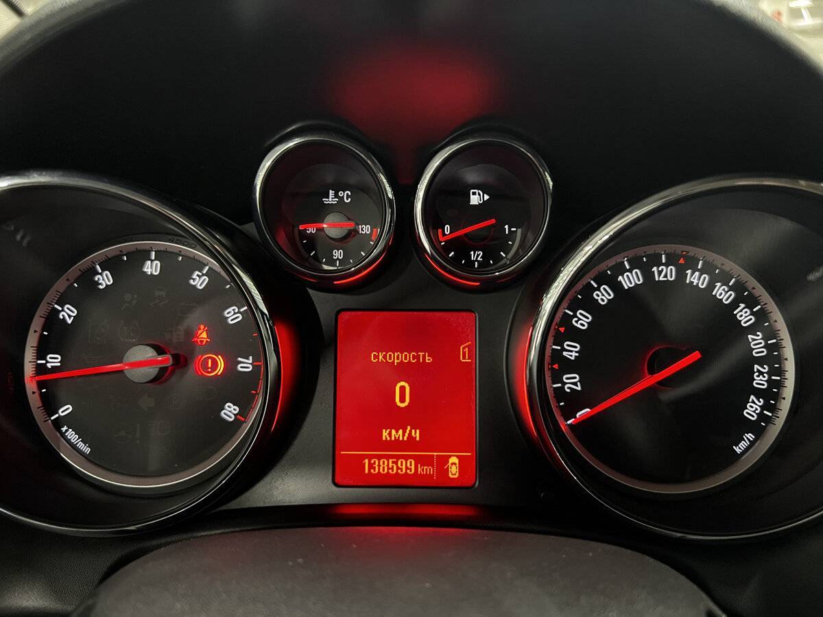 Opel Astra 2013 года с пробегом. Фото: #12