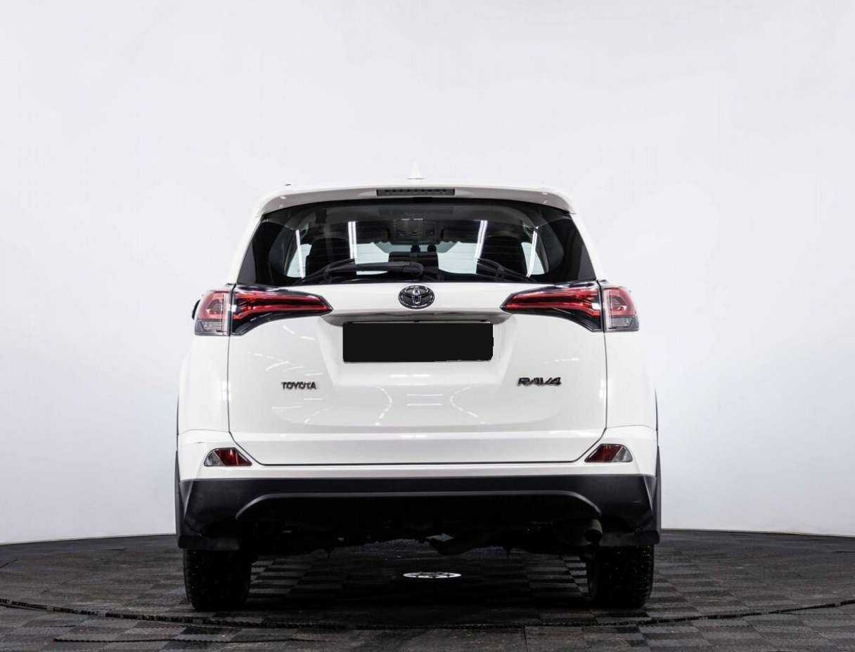 Toyota RAV4 2018 года с пробегом. Фото: #3