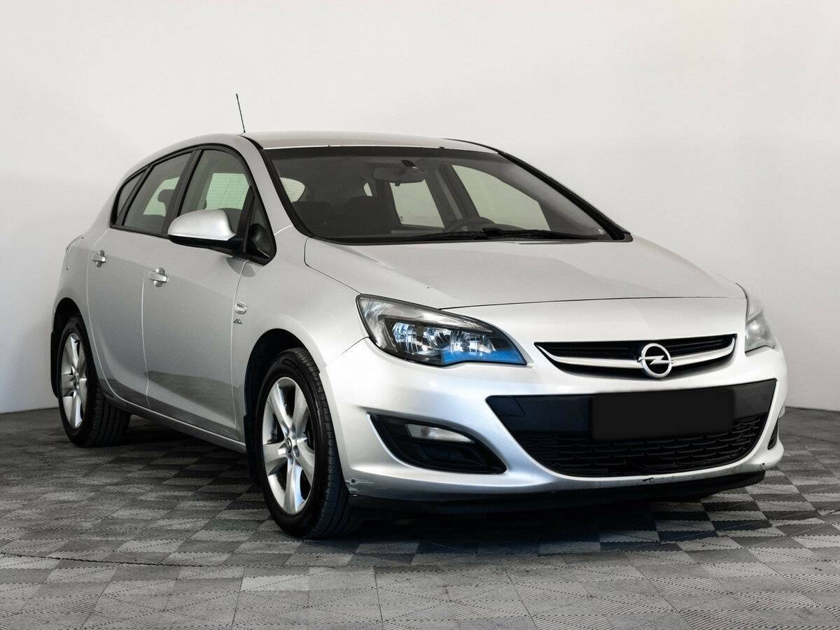 Opel Astra 2013 года с пробегом. Фото: #2