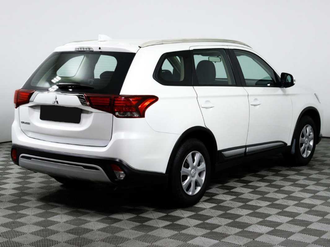 Mitsubishi Outlander 2021 года с пробегом. Фото: #3