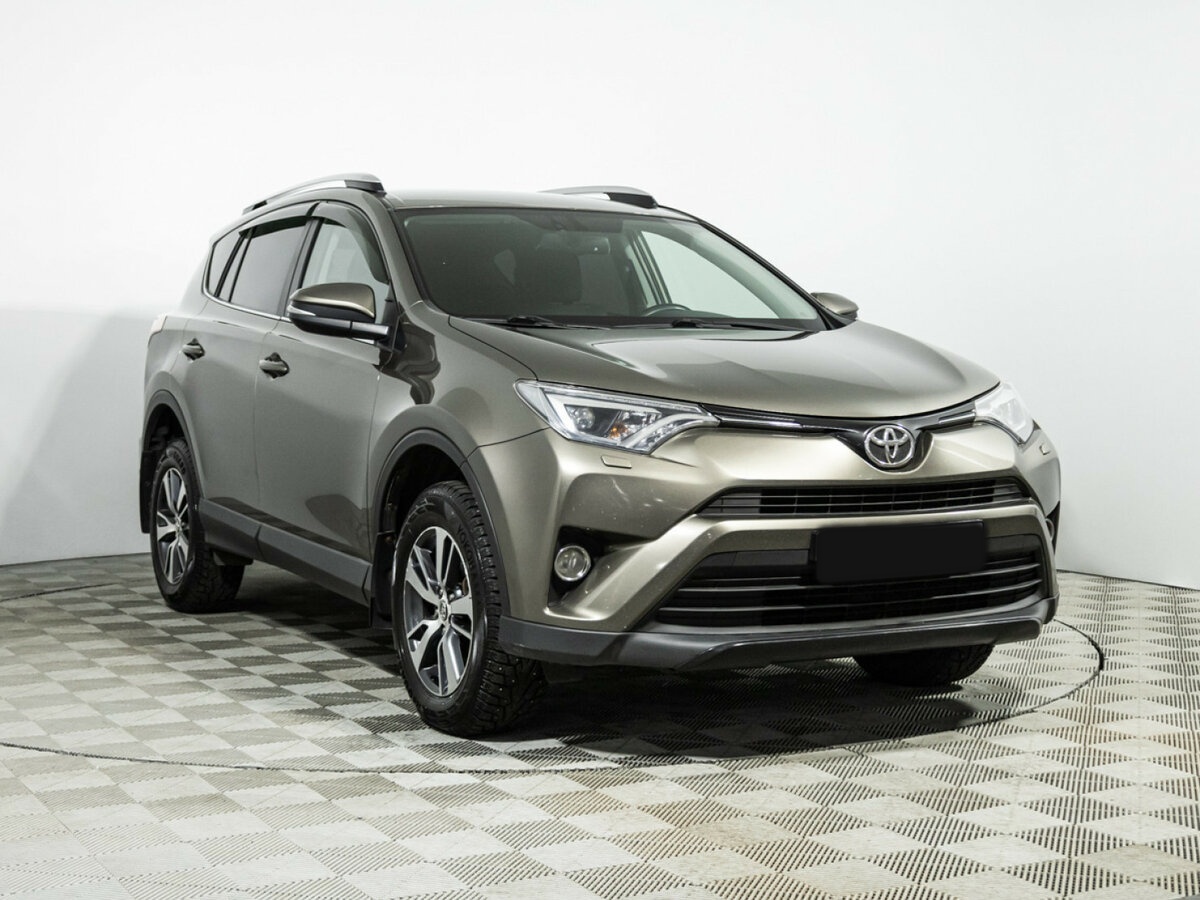 Toyota RAV4 2018 года с пробегом. Фото: #2