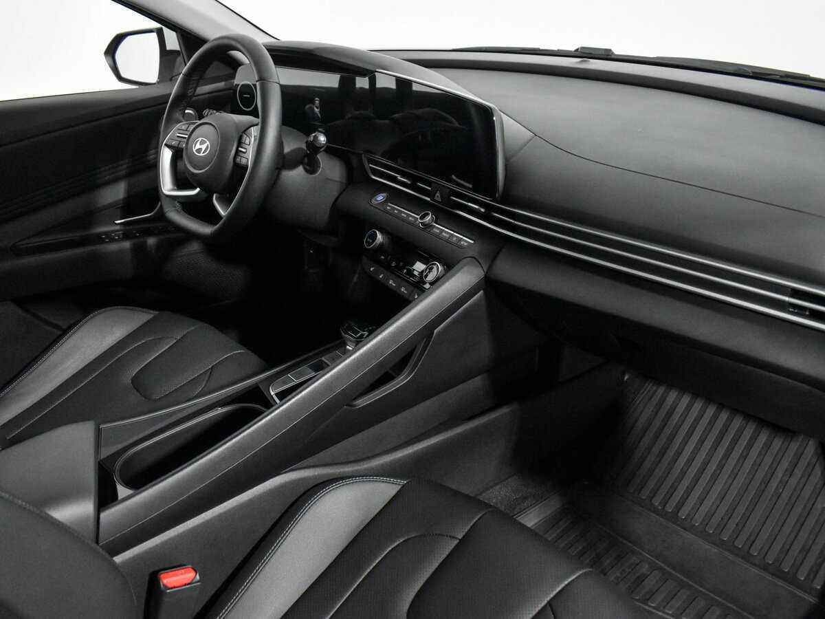 Hyundai Elantra 2023 года с пробегом. Фото: #14