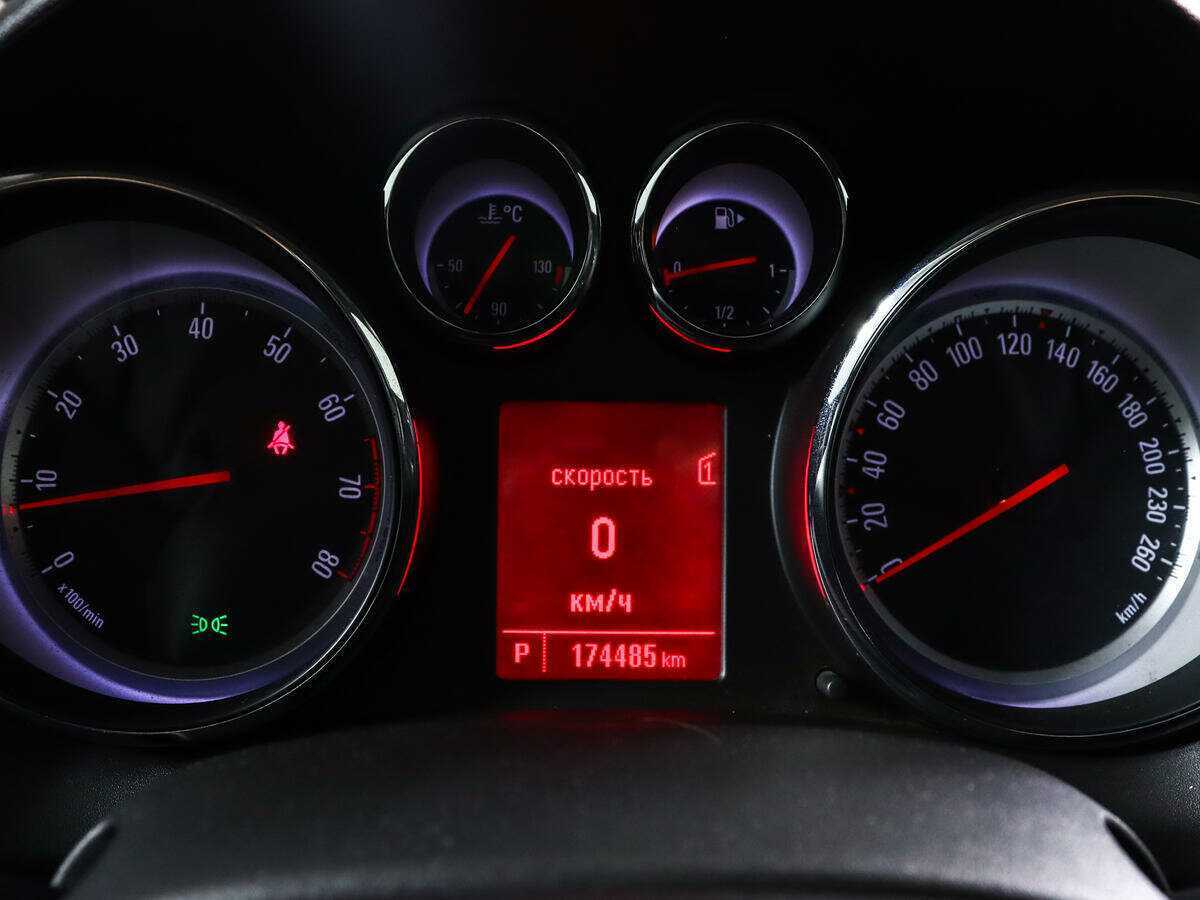 Opel Astra 2013 года с пробегом. Фото: #8