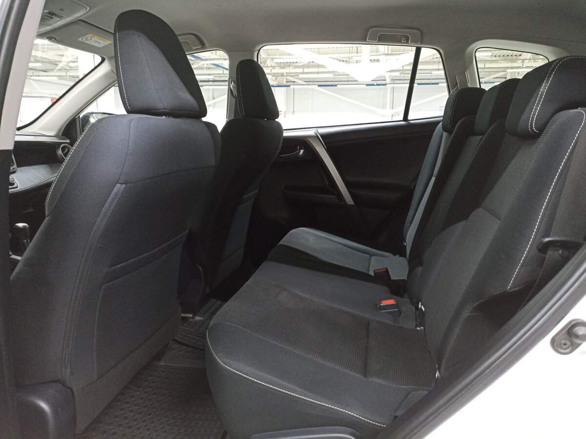 Toyota RAV4 2017 года с пробегом. Фото: #11