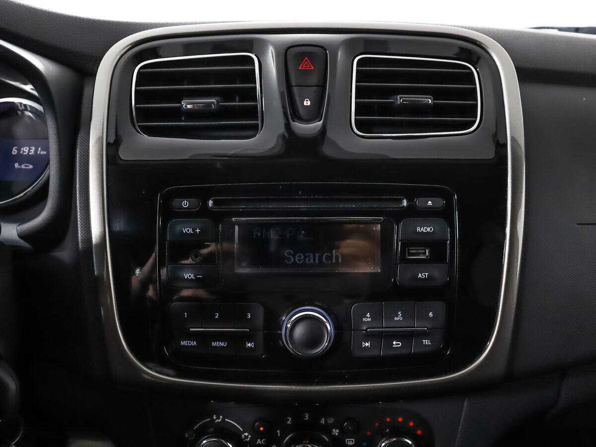 Renault Logan 2014 года с пробегом. Фото: #12