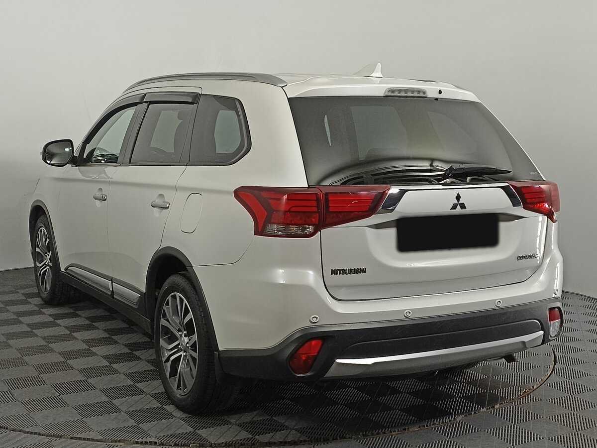 Mitsubishi Outlander 2017 года с пробегом. Фото: #5