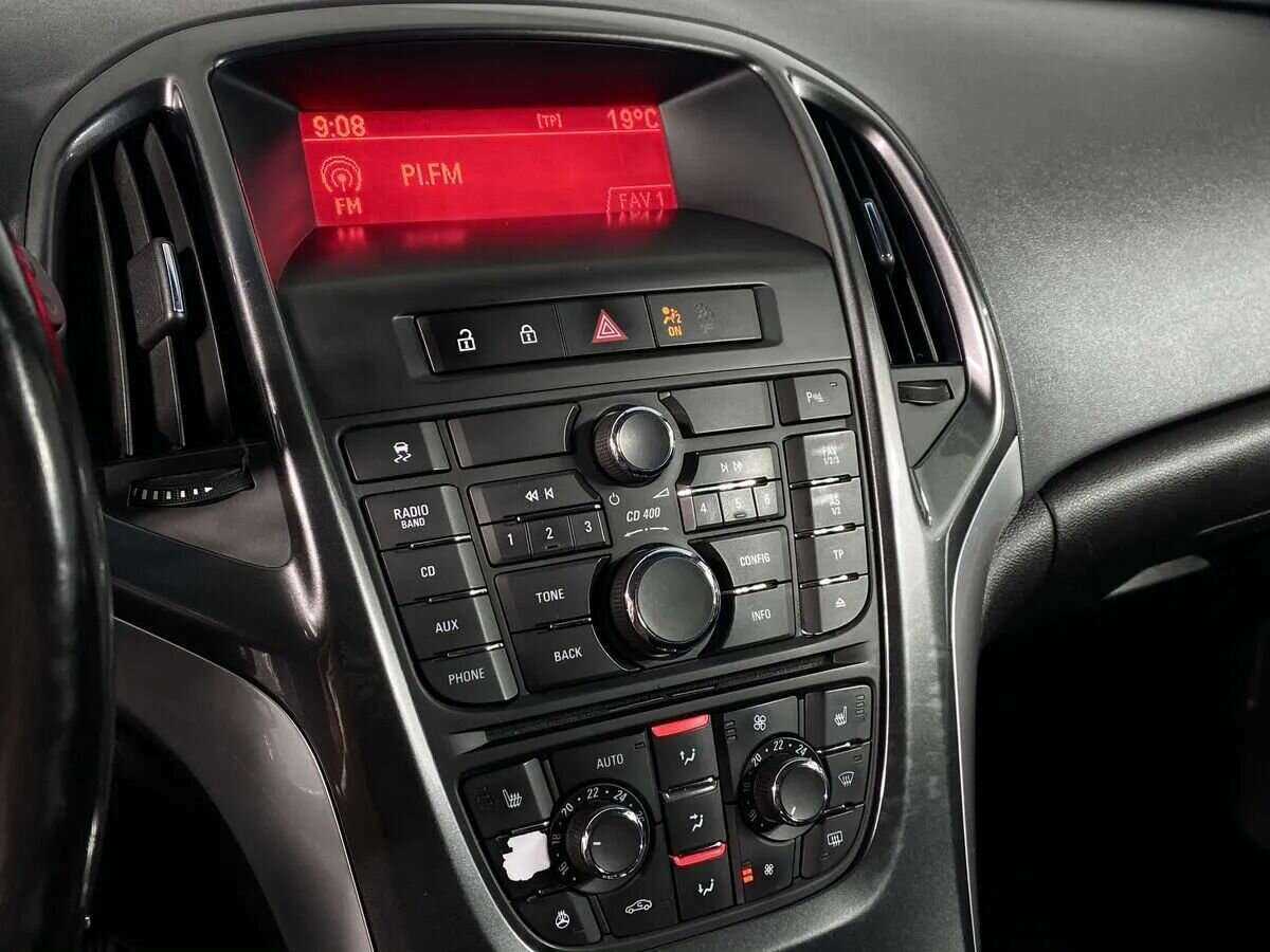 Opel Astra 2013 года с пробегом. Фото: #12