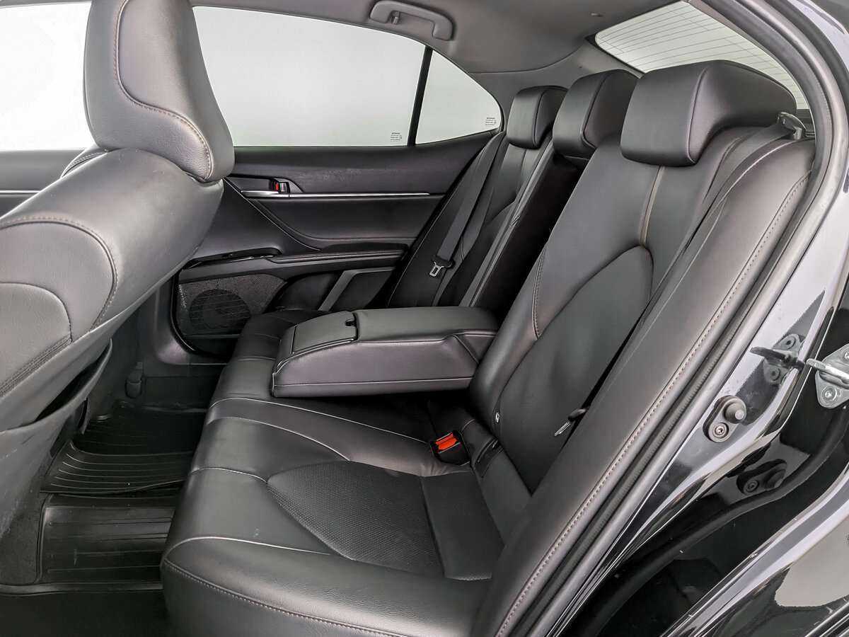 Toyota Camry 2019 года с пробегом. Фото: #9