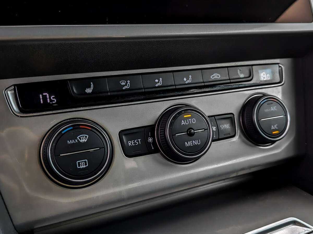 Volkswagen Passat 2018 года с пробегом. Фото: #26