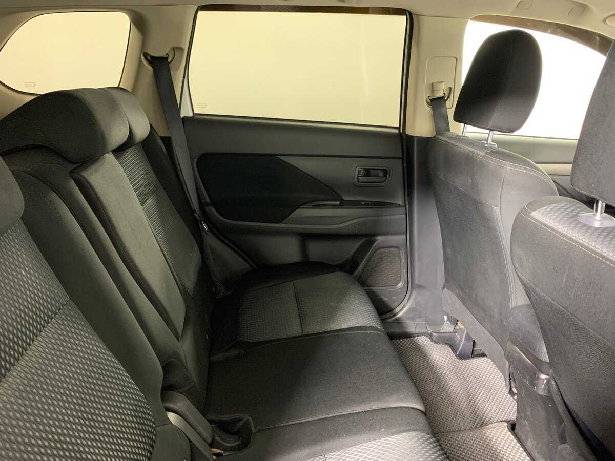 Mitsubishi Outlander 2017 года с пробегом. Фото: #17
