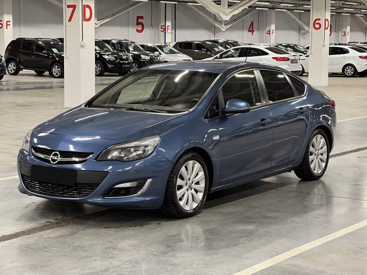 Opel Astra 2013 года с пробегом. Посмотреть фото