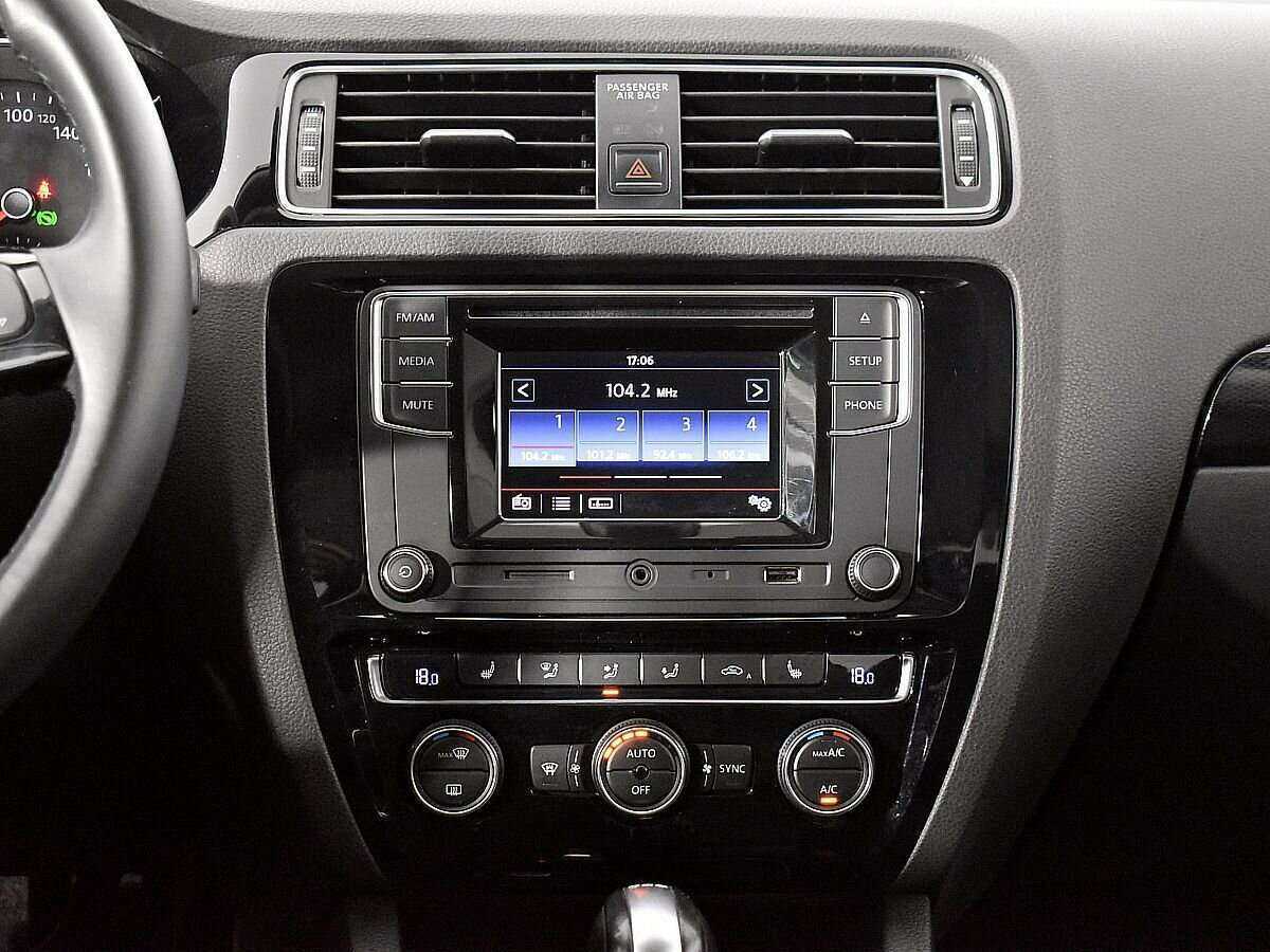 Volkswagen Jetta 2017 года с пробегом. Фото: #11