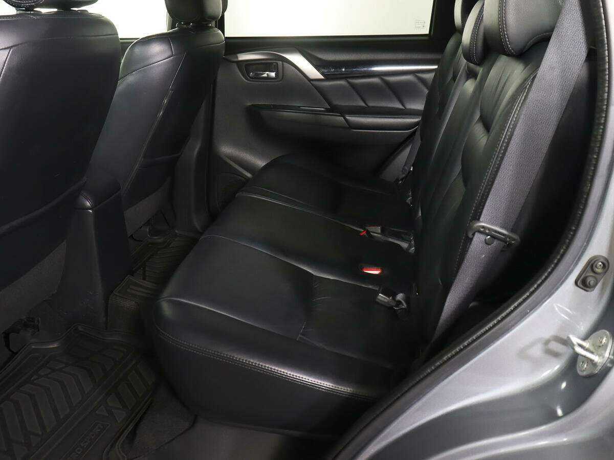 Mitsubishi Pajero Sport 2017 года с пробегом. Фото: #8