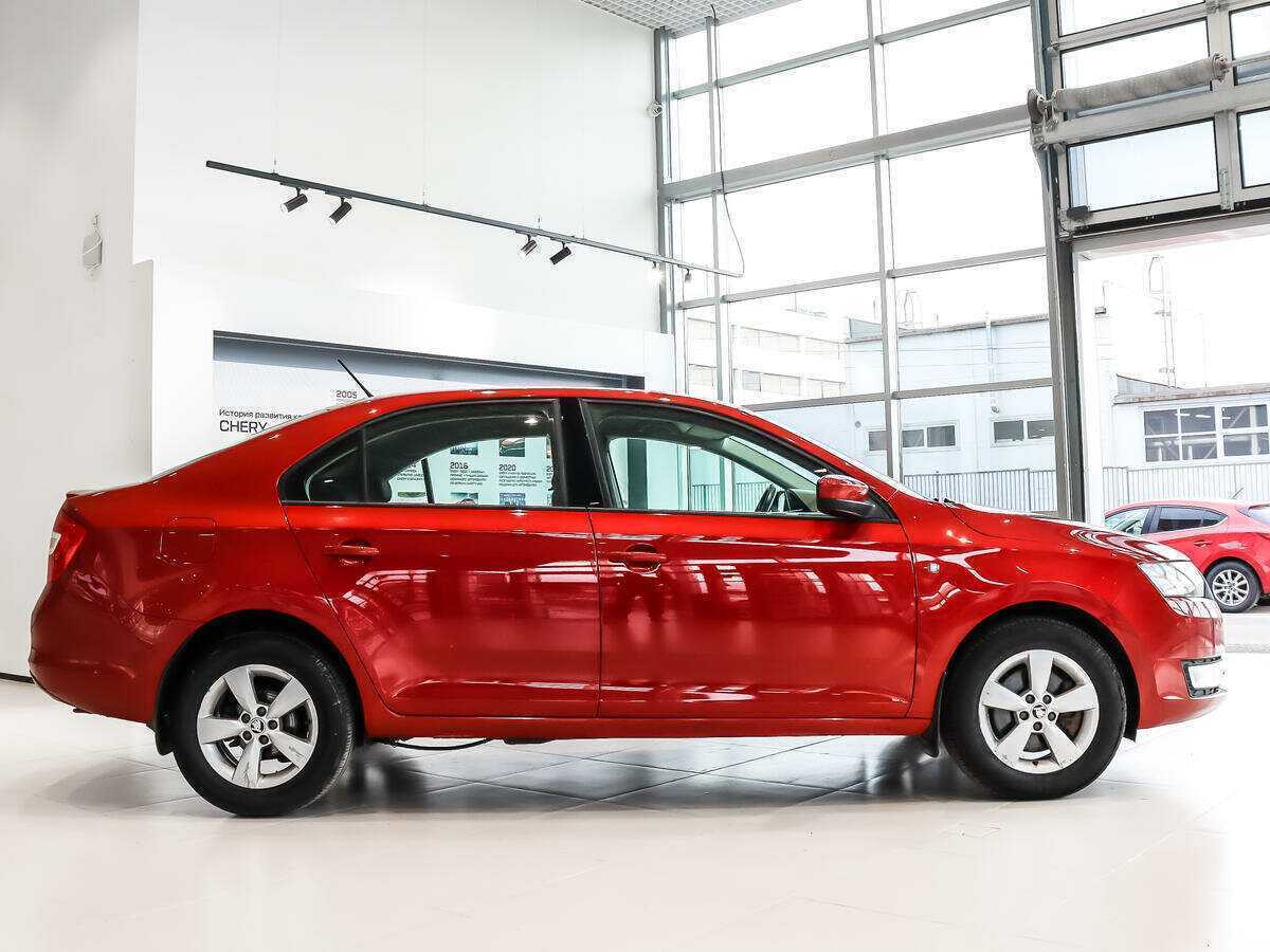 Skoda Rapid 2014 года с пробегом. Фото: #3