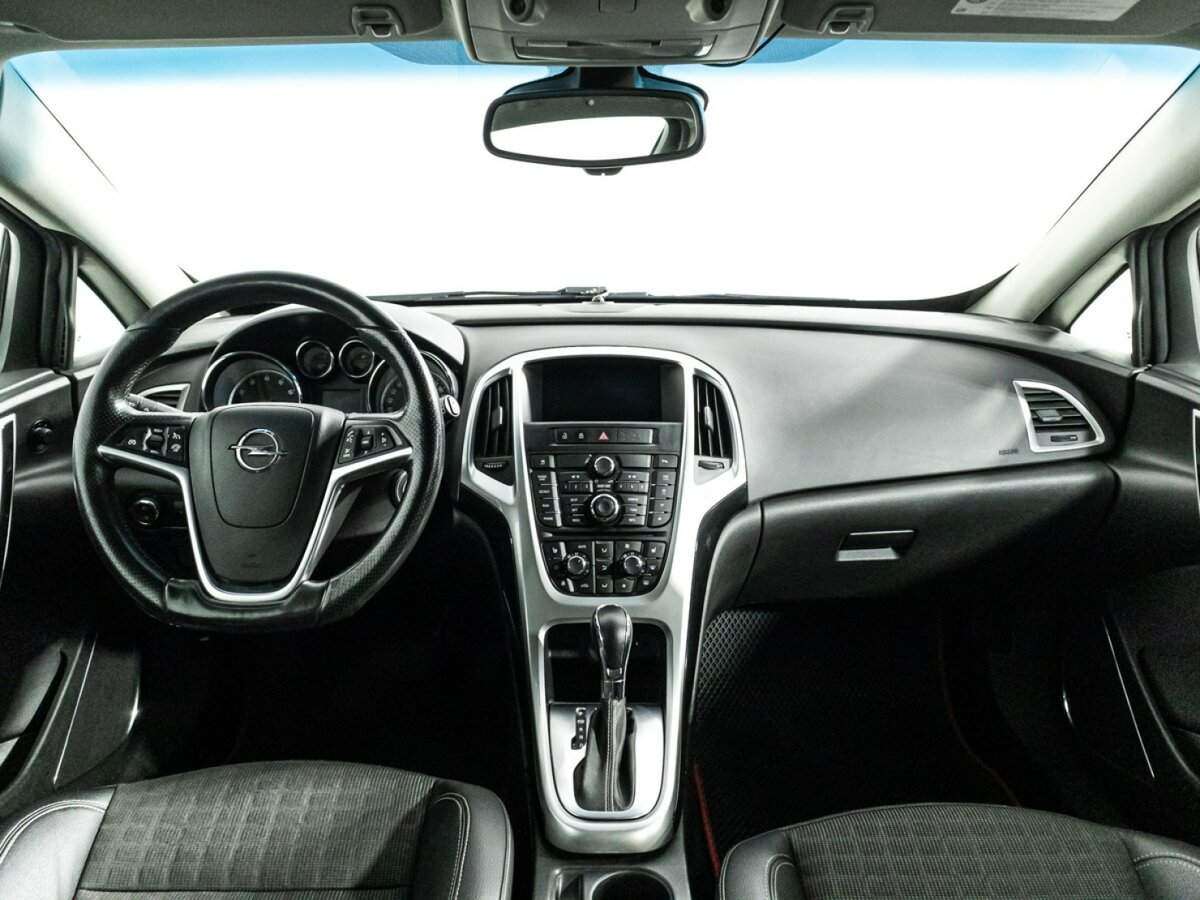 Opel Astra 2013 года с пробегом. Фото: #12