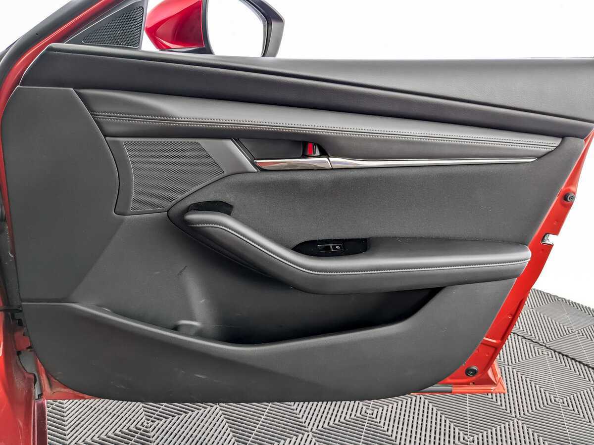 Mazda 3 2019 года с пробегом. Фото: #18