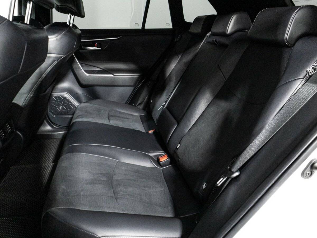 Toyota RAV4 2020 года с пробегом. Фото: #9