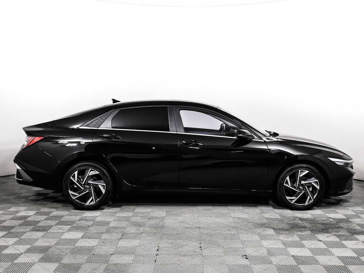 Hyundai Elantra 2024 года с пробегом. Фото: #3