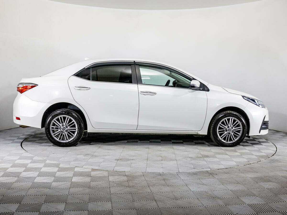Toyota Corolla 2018 года с пробегом. Фото: #3