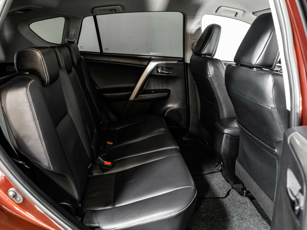 Toyota RAV4 2019 года с пробегом. Фото: #13