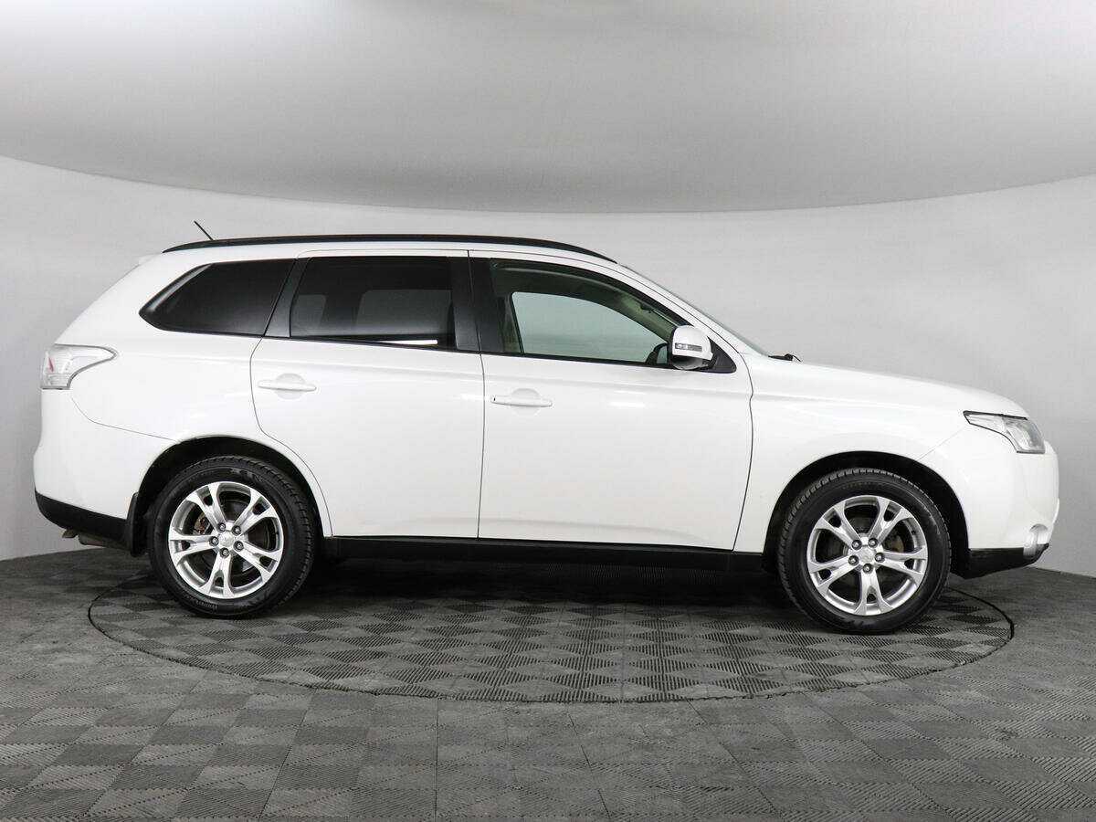 Mitsubishi Outlander 2013 года с пробегом. Фото: #3