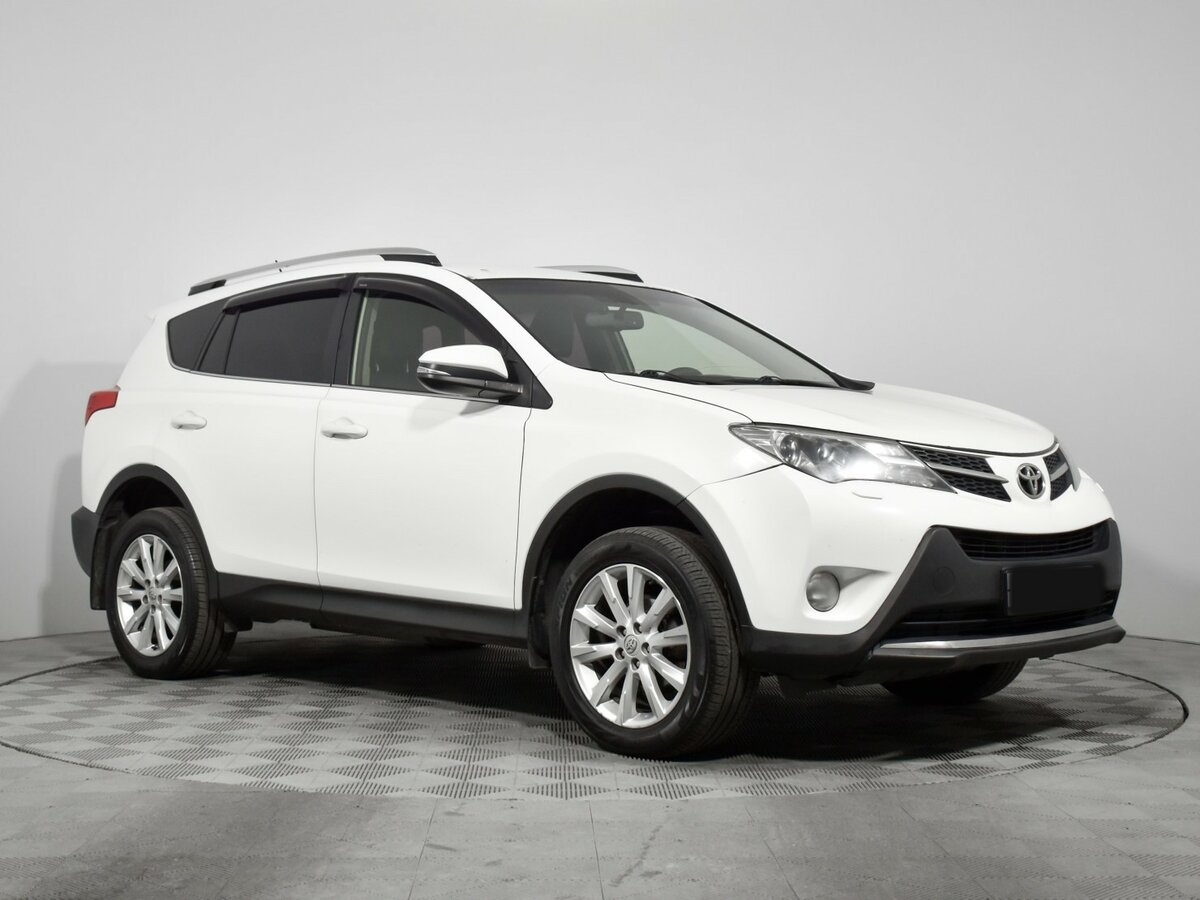 Toyota RAV4 2015 года с пробегом. Фото: #2